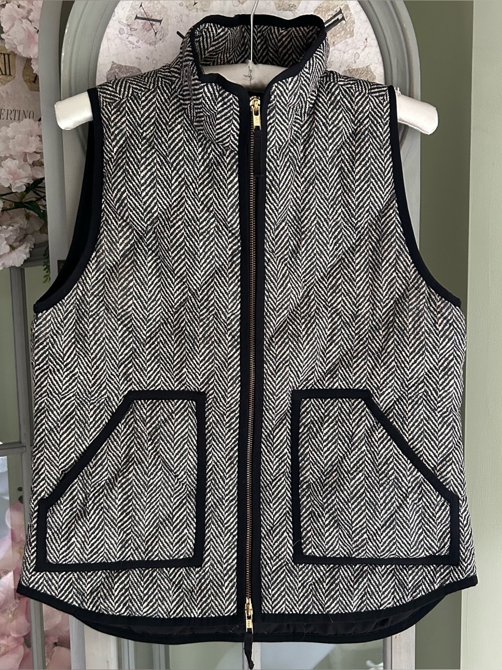 J. Crew Quilted Herringbone Down Excursion Vest Size Small Black Tan Puffer
